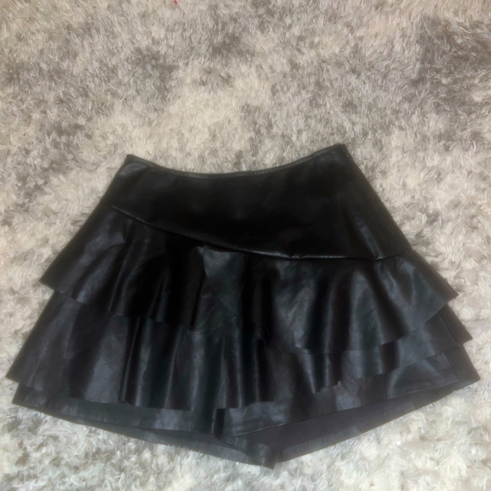Do+be black leather shorts, size medium